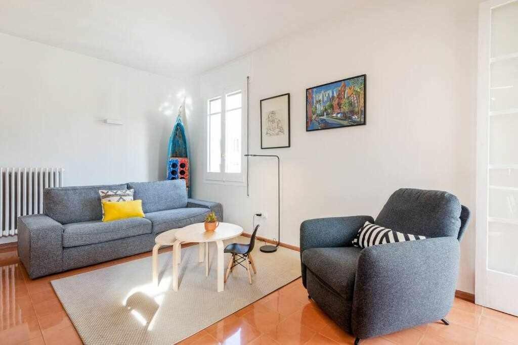 New Top Floor Apt With A Lot Of Light & Aircon Girona Kültér fotó