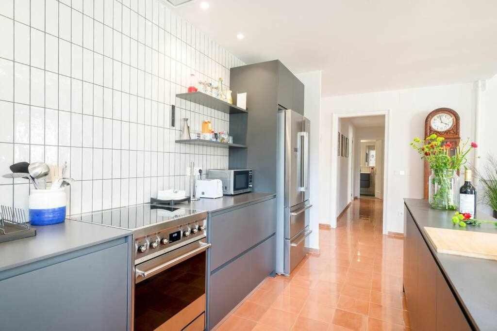 New Top Floor Apt With A Lot Of Light & Aircon Girona Kültér fotó